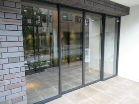 16/16 エントランス