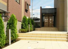 16/16 エントランス