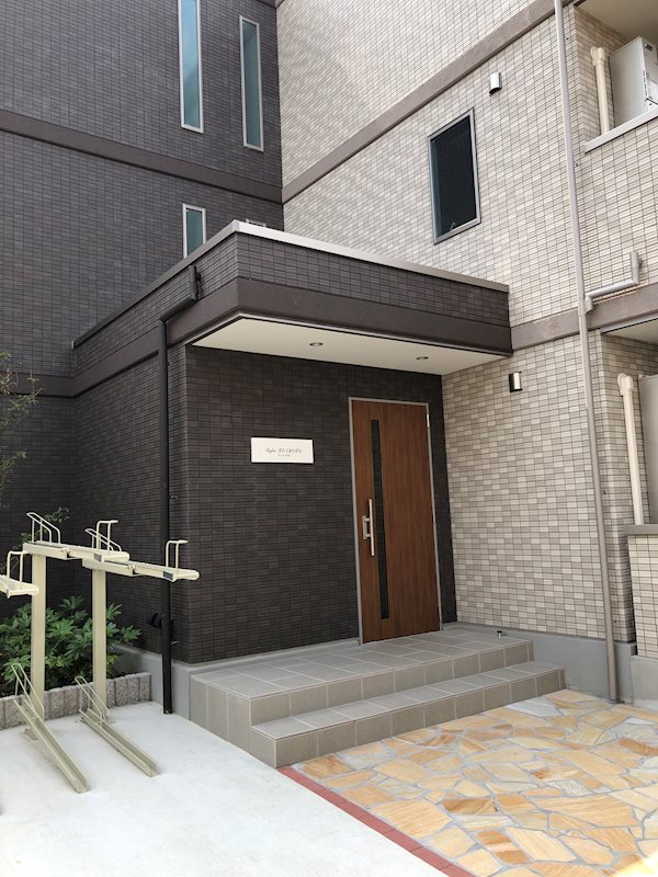 24/30 エントランス