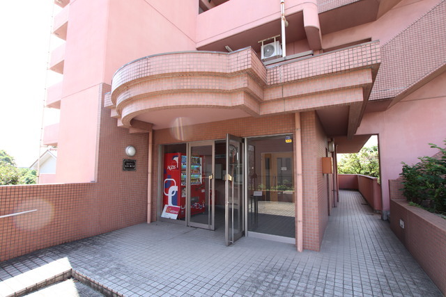 23/24 エントランス