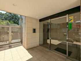 16/16 エントランス