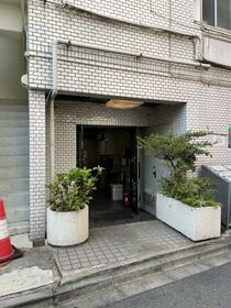 16/16 エントランス