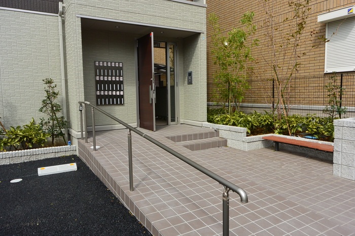 13/15 エントランス