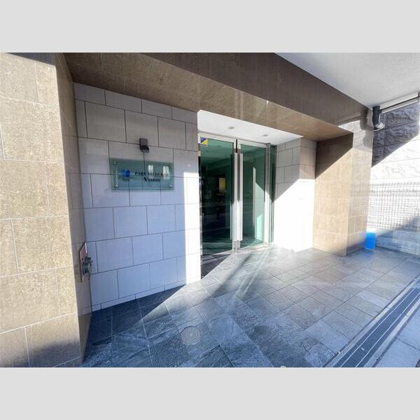 5/5 エントランス