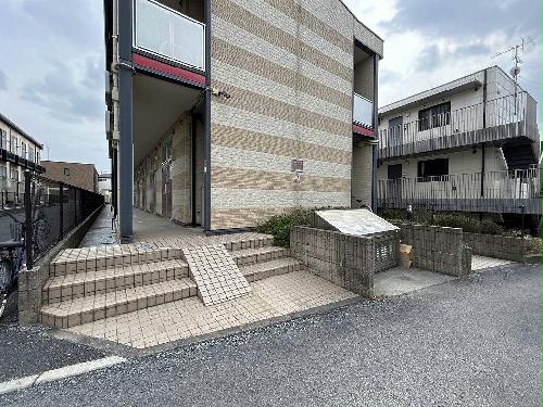 13/14 エントランス