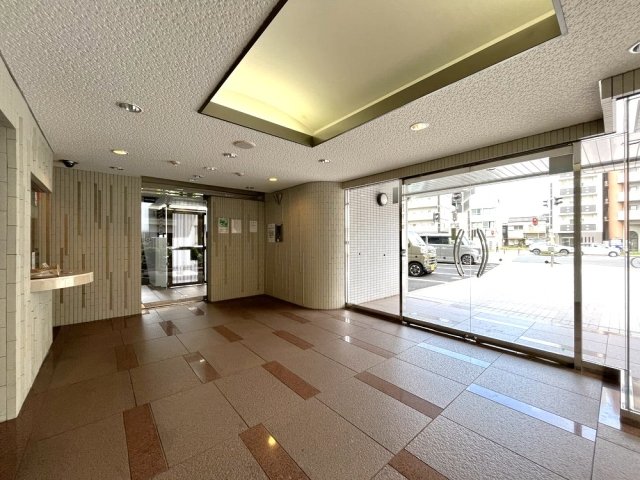 16/17 エントランス