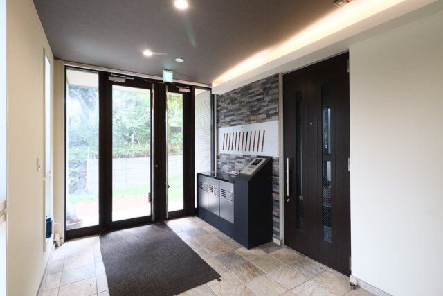 23/26 エントランス