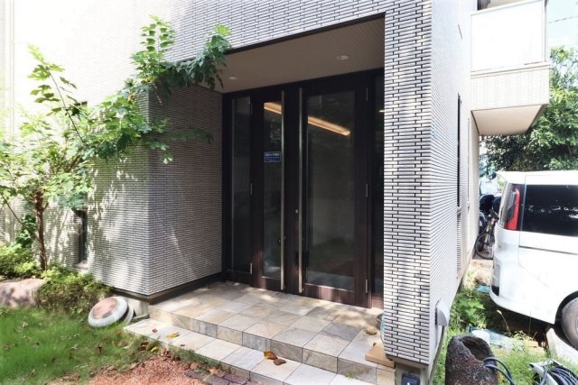 24/26 エントランス