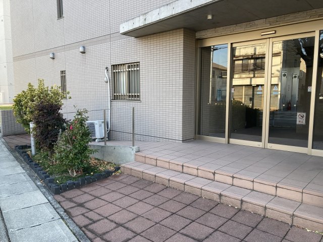 15/21 エントランス