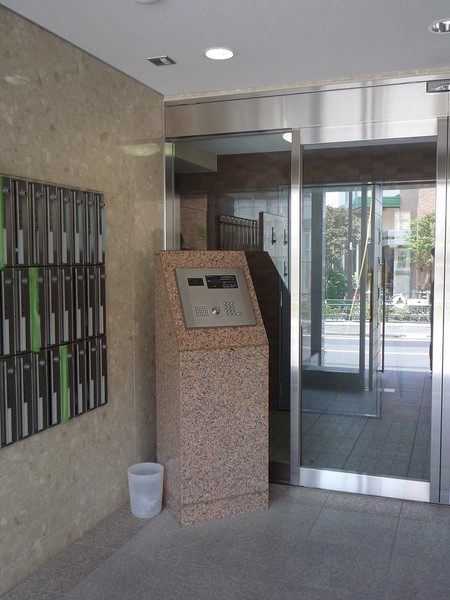 14/14 エントランス