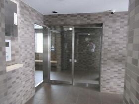 2/2 エントランス