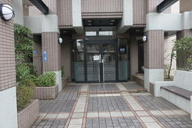 16/16 エントランス