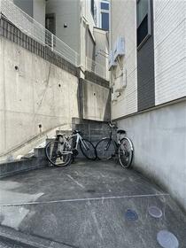 16/19 エントランス