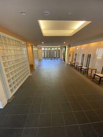 16/16 エントランス