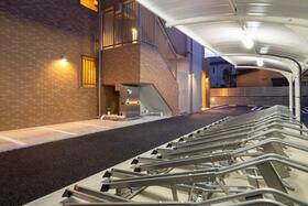 16/16 エントランス