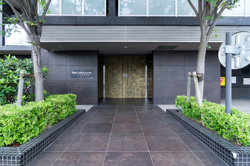 5/5 エントランス