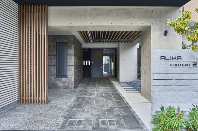 16/16 エントランス