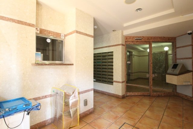 24/27 エントランス