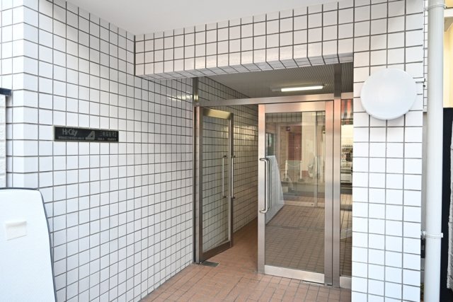 23/30 エントランス