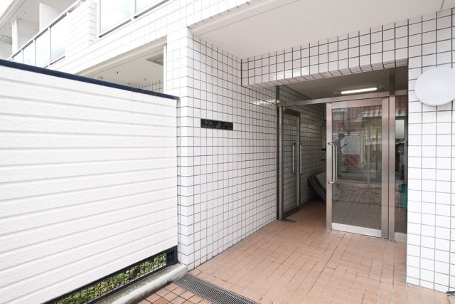 24/30 エントランス