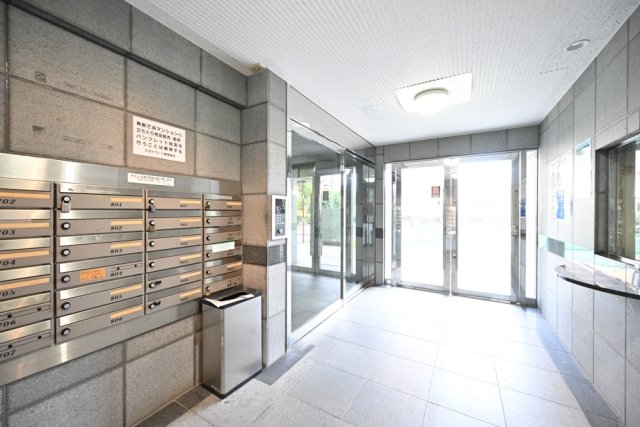 22/23 エントランス