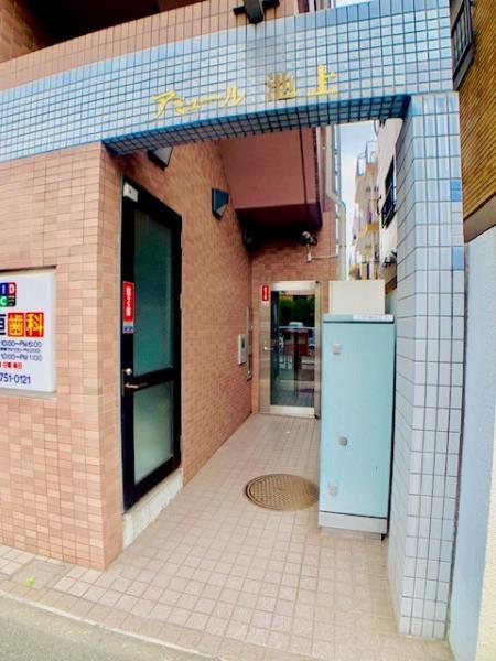 27/30 エントランス