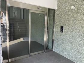 16/16 エントランス