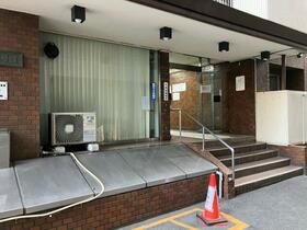 2/2 エントランス