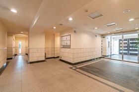 16/16 エントランス