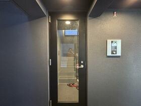 16/16 エントランス