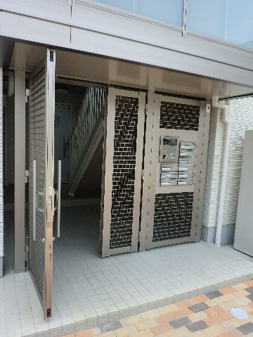 21/30 エントランス