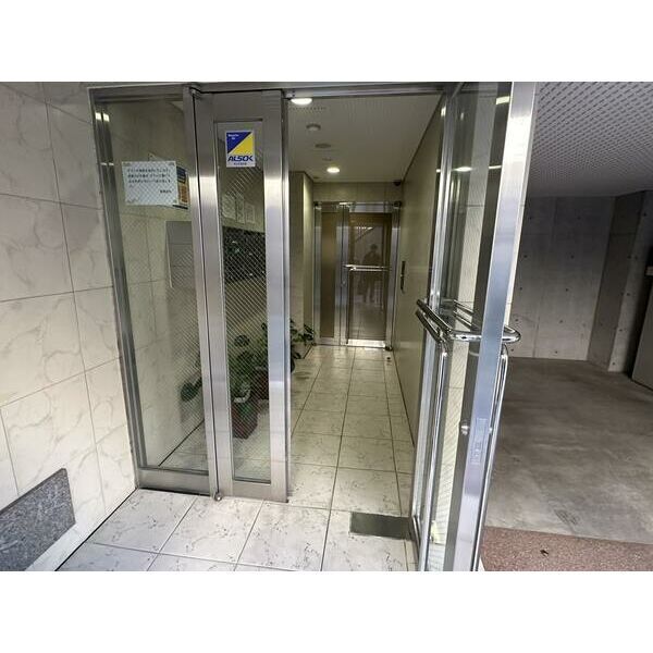 14/14 エントランス