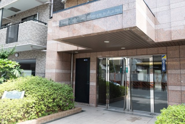 16/17 エントランス