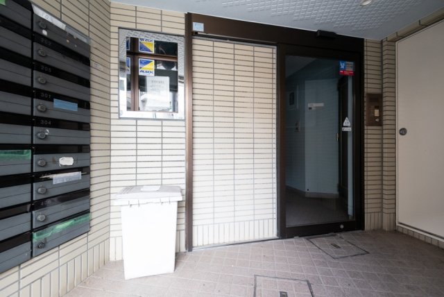 25/26 エントランス