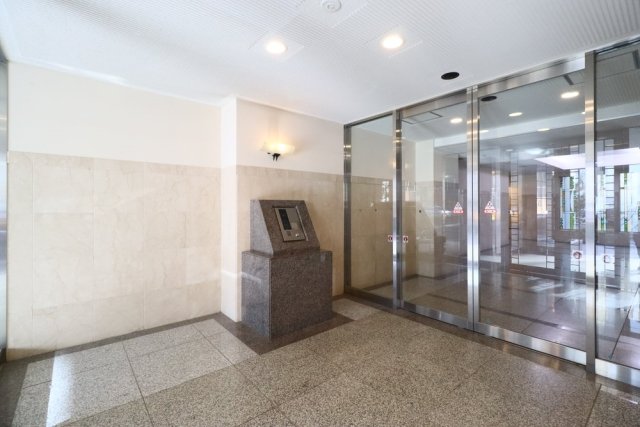 25/30 エントランス