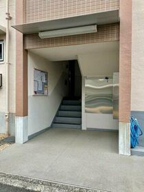 16/16 エントランス