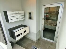 16/16 エントランス