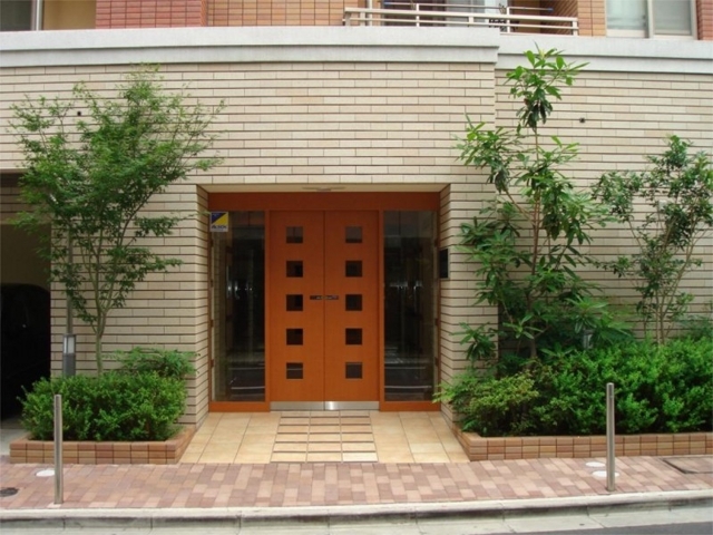 23/25 エントランス