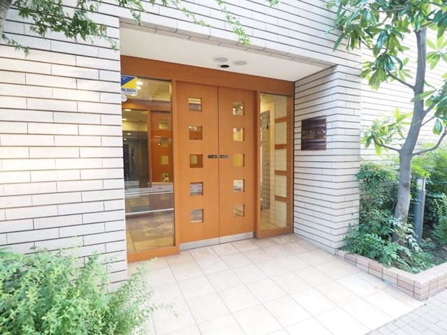 24/25 エントランス