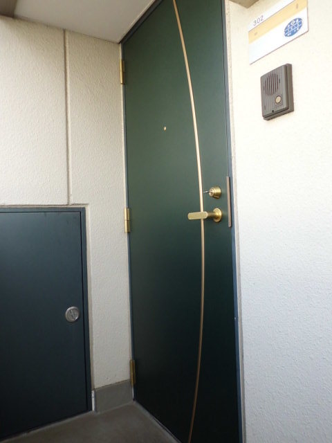 23/27 エントランス