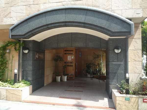 13/14 エントランス