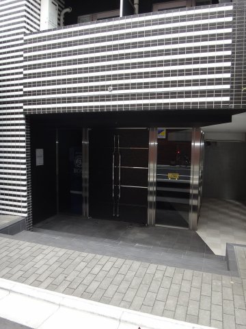 16/17 エントランス