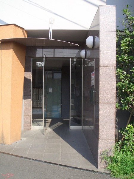 13/14 エントランス