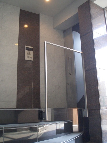 14/14 エントランス