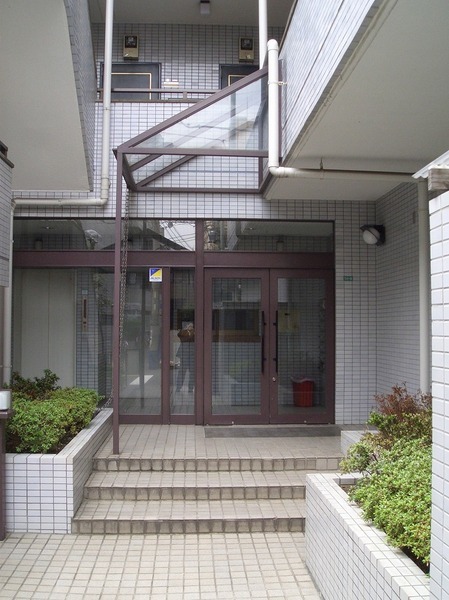 13/14 エントランス