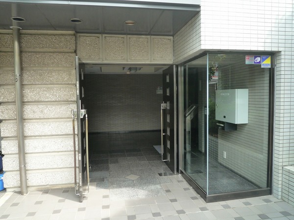 13/14 エントランス