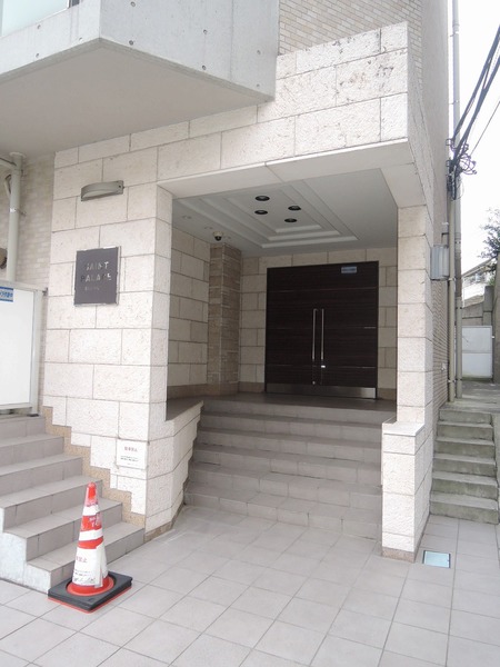 3/3 エントランス