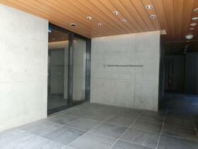 16/16 エントランス