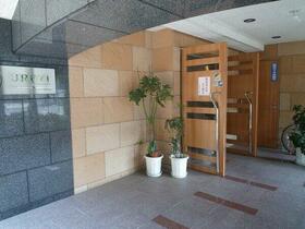 16/16 エントランス