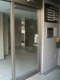 16/16 エントランス